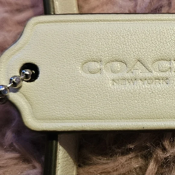 Elegant Coach Cream Shoulder/Crossbody Bag - Picture 5 of 16